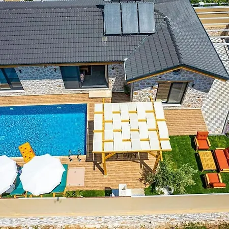 Villa Canoezue 2 *